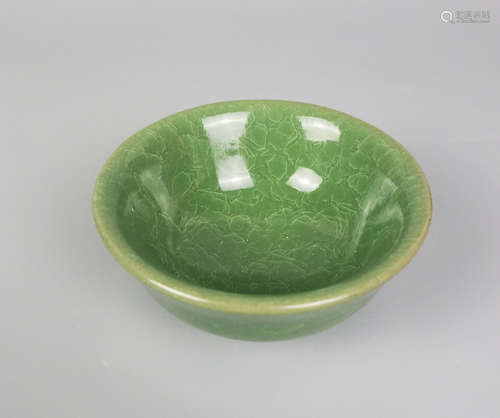 A GUAN YAO TEA BOWL