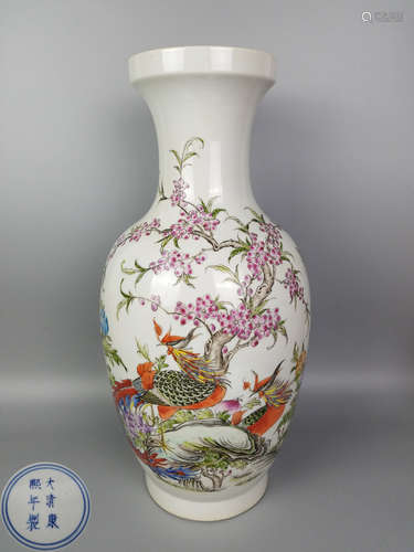 A FAMILL-ROSE PHOENIX FLORAL VASE