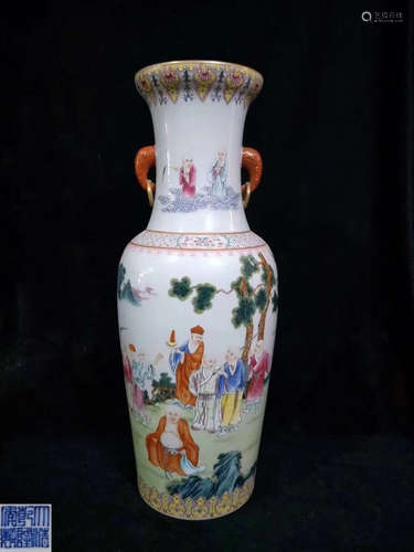 A FAMILLE-ROSE FIGURE PATTERN VASE