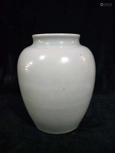 A DOUQING CELADON JAR