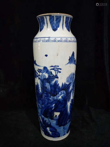 A BLUE AND WHITE STRAIGHT VASE