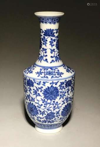 Yongzheng Mark,A Blue and White Vase