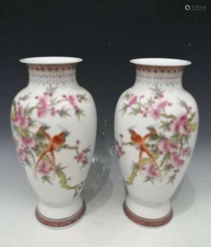 Cheng Yiting, A Pair of Famille Rose Vases