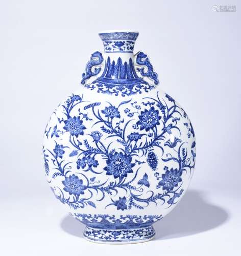 Yongzheng Mark, A Blue and White Flat Vase