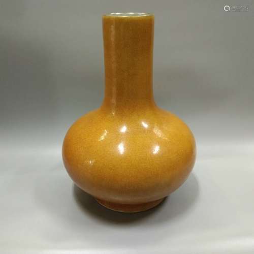 Yongzheng Mark, A Yellow Glazed Vase