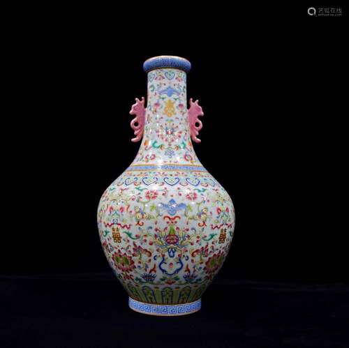 Jiaqing Mark, A Famille Rose Vase