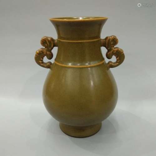 Qianlong Mark,A Tea Dust Vase