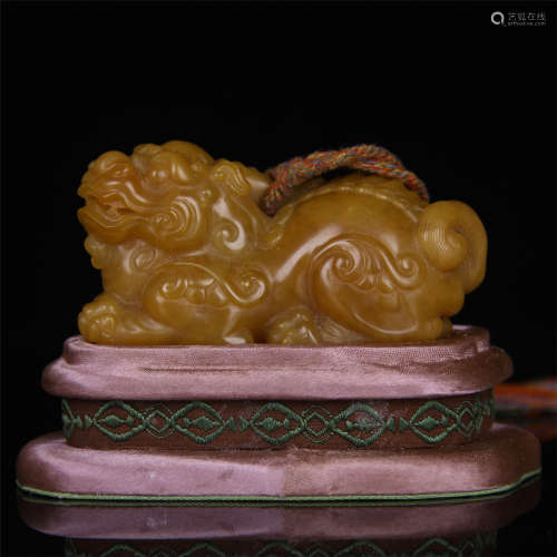 CHINESE TIANHUANG STONE BEAST TABLE ITEM