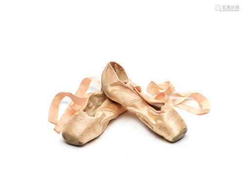 made by Frederick Freed, London, Margot Fonteyn: An autographed pair of pink satin ballet shoes worn by Dame Margot Fonteyn in Swan Lake,