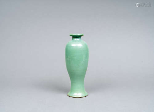 清中期 石灣窯綠釉觀音瓶