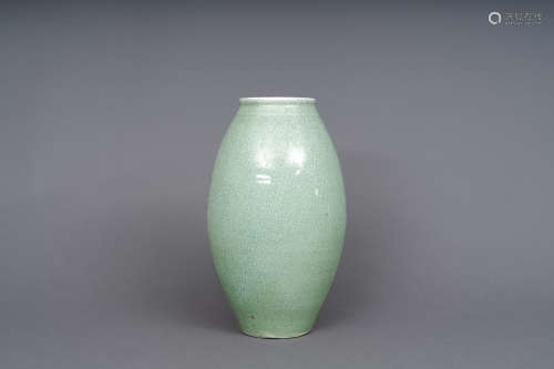 綠釉開片瓷瓶