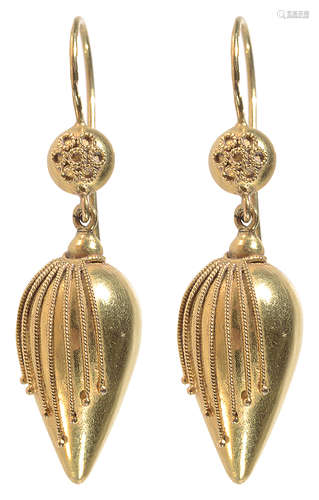 Continental Vict. style .585 gold drop earrings of Etruscan design