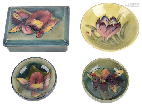 Four William Moorcroft bowls and trinket box(4)