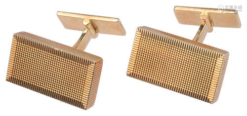 A pair of good quality Continental 18ct gold rectangular cufflinks