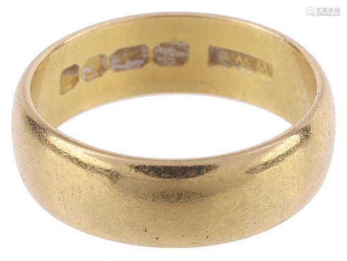 A plain 22ct gold wedding band