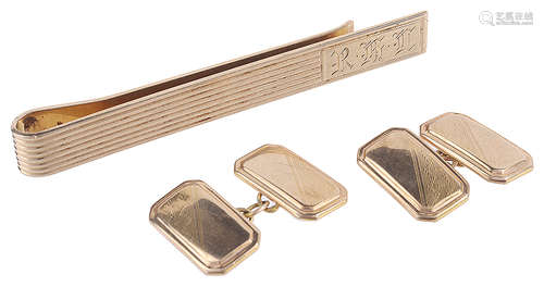 A Continental 10K gold tie pin and 9ct gold cufflinks(2)