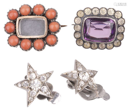 A Georgian coral set mourning brooch and two other items(3)