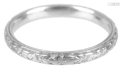 A delicate platinum wedding band and an 18ct gold wedding band(2)