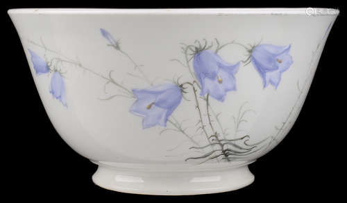 A delightful Royal Worcester porcelain bowl, circa 1919