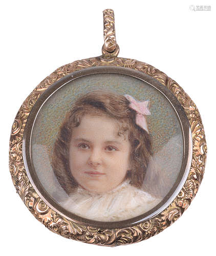 Vict. rose coloured picture locket w. two small portraits on ivory