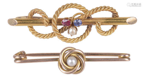 A Vict. 15ct rope twist brooch and another(2)