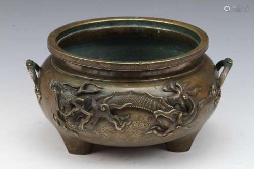 [CHINESE]A DA MING XUAN DE NIAN ZHI MARKD COPPER MADE DOUBLE EAR CENSER CARVED WITH DRAGON PATTERN W:9.4