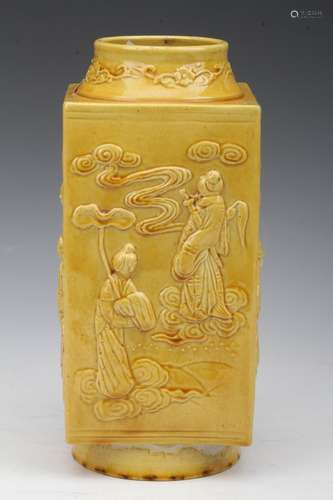 [CHINESE] EARLY 20 CENTRY YELLOW GLAZE PORCELAIN VASE PAINTED WITH THE EIGHT IMMORTALS L:4.65