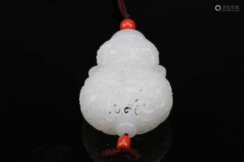 [CHINESE]JADE PENDANTS OF LOU XUE FU LU(31.3g)MADE BY JADE SCULPTOR MASTER CHEN GUAN JUN L:5.9cm W:3.8cm