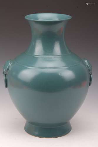 [CHINESE]DA QING QIAN LONG NIAN ZHI MARKED GREEN GLAZED DOUBLE-EAR VASE W:11