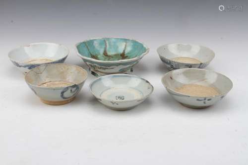 [CHINESE]QING DYNASTY STYLED BLUE AND WHITE FLOWER PORCELAIN BOWLS (TOTAL 6 ITEMS)L:6.75