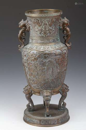 [CHINESE]A FOUR LEGGED DOUBLE EAR HUGE CENSER CARVED WITH FLOWERS AND BIRDS PATTERN L: W:9