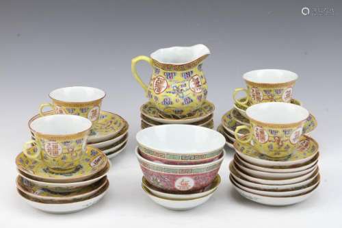 [CHINESE]DA QING GUANG XU NIAN ZHI MARKED YELLOW GLAZED PORCELAIN TEA SET(TOTAL 34 ITEMS, MEASURE BY THE LARGEST ITEMS)