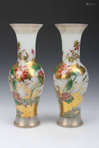 [CHINESE]A PAIR OF YONG ZHENG NIAN ZHI MARKED FAMILLE ROSE VASE PAINTED WITH LOTUS AND BIRDS(2 ITEMS) W:5.5