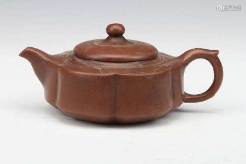 [CHINESE]A JIN DING SHANG BIAO MARKED YIXING CLAY TEAPOT L:6