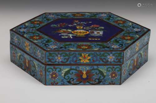 [CHINESE]THE REPUBLIC OF CHINA STYLED CLOISONNE PETANGON POT COVERED BOX WITH FLOWER PATTERN L:12