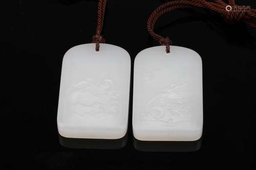 [CHINESE]A PAIR OF JADE PENDANTS IN THE SHAPE OF DRAGON AND PHOENIX MADE BY JADE SCULPTOR MASTER CHEN GUAN JUN (TOTAL 2 ITEMS)(27.3g 26.7g)L:4.5cm W:2.8cm