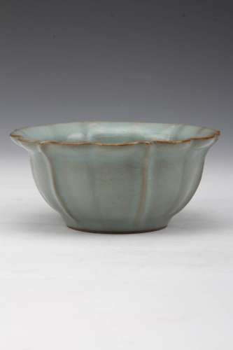 [CHINESE] SONG DYNASTY STYLED LONG QUAN YAO ICY CRACKED BOWL L:5.83
