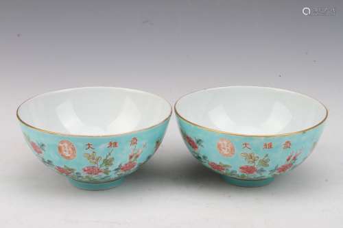 [CHINESE]A PAIR OF DA YA ZHAI YONG QING CHANG CHUN MARKED BLUE GLAZED FAMILLE ROSE BOWLS PAINTED WITH FLOWERS ANF FRUITS W:5