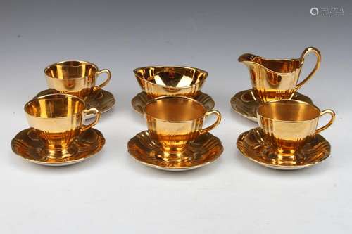 A SET OF ROYAL WINTON CHINA WARE (TOTAL 12 ITEMS AND MEASURE BY THE LARGEST ITEM) W:5.3