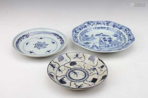 [CHINESE]QING DYNASTY STYLED BLUE AND WHITE FLOWER PORCELAIN PLATES (TOTAL 3 ITEMS)L:3.5