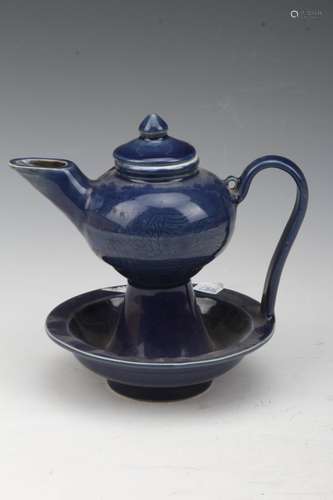 [CHINESE]DA MING CHENG HUA NIAN ZHI MARKED BLUE GLAZE TEAPOT CARVED WITH PHOENIX L:7.5