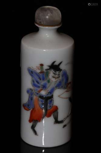 [CHINESE]A QING DNNASTY STYLED PORCELAIN SNUFF BOTTLE PAINTED WITH ZHONG KUI AND ZHAO JUN FIGURES L:1