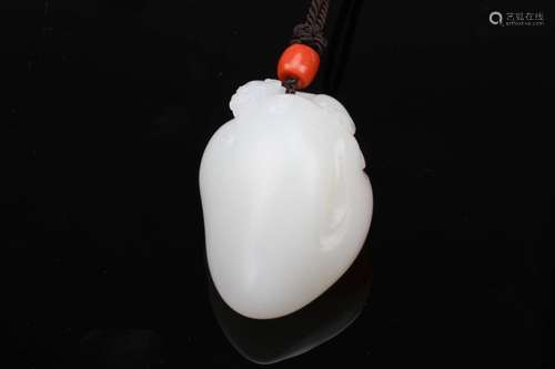 [CHINESE]JADE ORNAMENTS CARVED WITH BEAST(54.2g)MADE BY JADE SCULPTOR MASTER CHEN GUAN JUN L:4.6cm W:3.1cm H:2.8cm