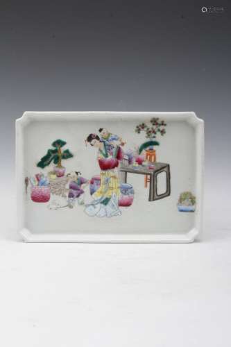 [CHINESE] REPUBLIC OF CHINA STYLED FAMILLE ROSE PORCELAIN PLATE PAINTED WITH FIGURES L: 9.35