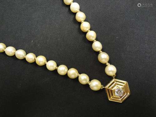 Collar de perlas cultivadas de 7,2-8,2 mm. de diám