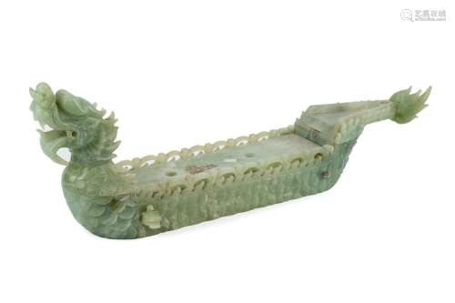 Barco de jade verde en forma de dragón. China circ