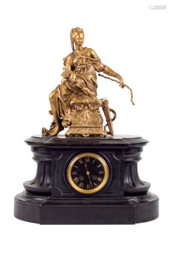 Reloj de sobremesa estilo Napoleón III en mármol n