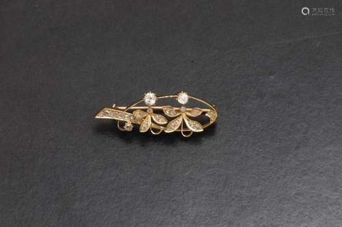 Broche, circa 1900, de oro amarillo de 18 K. reali