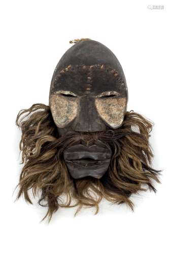 Máscara de baile de madera tallada y pelo. Cultura