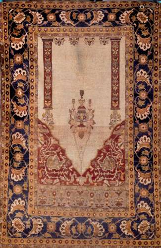 Alfombra turca Hereke, h. 1800. Realizada en seda.